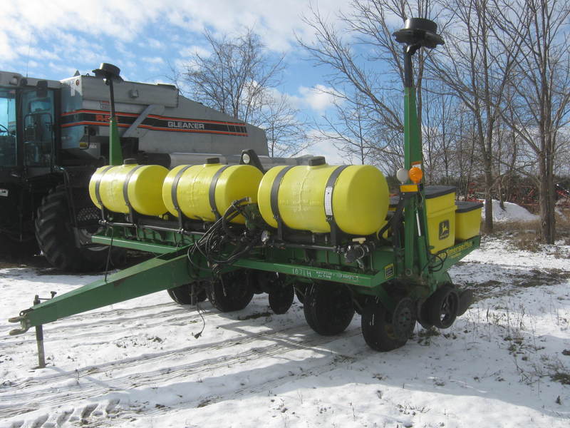 John Deere 1750 Planter  